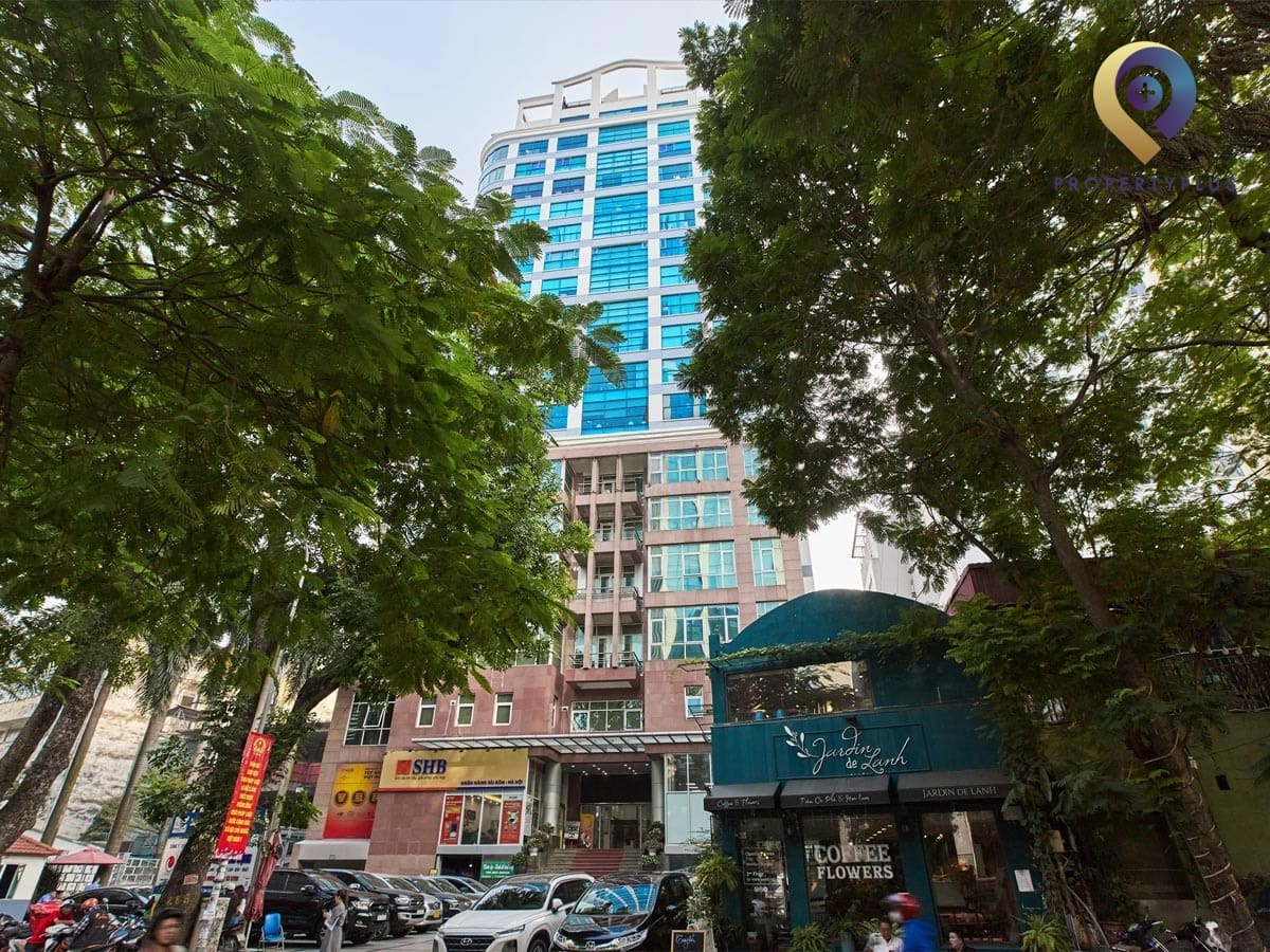 Toàn cảnh mặt ngoài tòa nhà Ladeco Building tại quận Ba Đình, Hà Nội - hình ảnh từ Property Plus